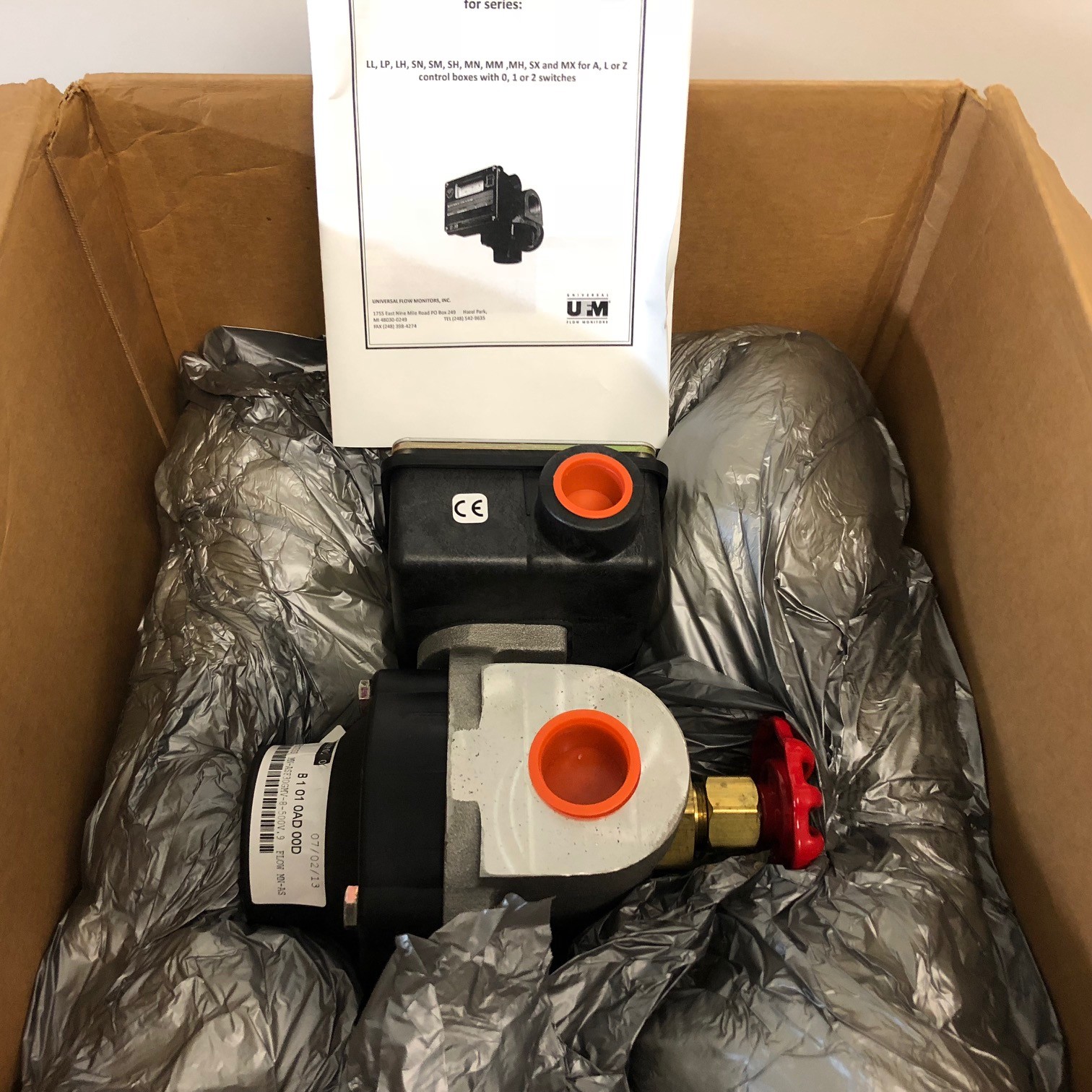 NEW UNIVERSAL FLOW MONITORS GAUGE & VALVE UFM 0-30GPM MN-ASF30GMV-8-500V.9-A1WR
