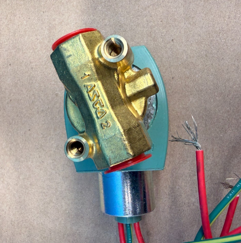 ASCO 8262H022 Red Hat Solenoid Valve 24VDC 1/4″ NPT Brass Shutoff Valve