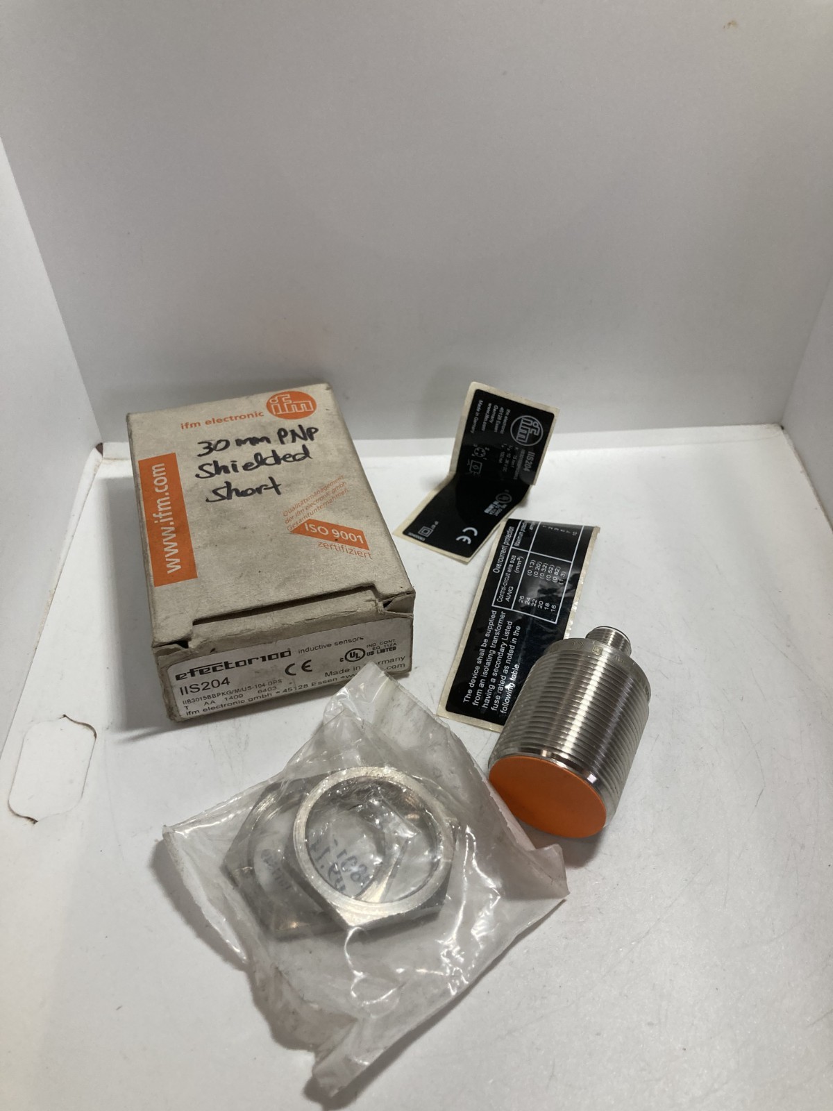 IFM IIB3015BBPKG/M/US-104-DPS (IIS204) PROX SENSOR INDUCTIVE PNP NO NIB