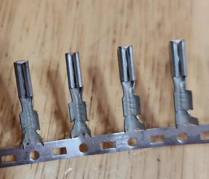 Yazaki 7116-1181 (100 Pcs) 090 FEM 2.3MM UNSLD 16-18 FASTON New Lowest Price