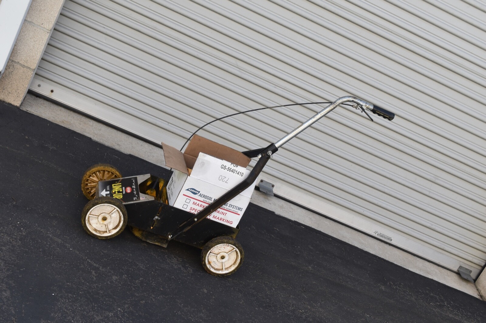 Krylon Industrial PAVEMENT STRIPING MACHINE BLACK w 10 pc paint cans