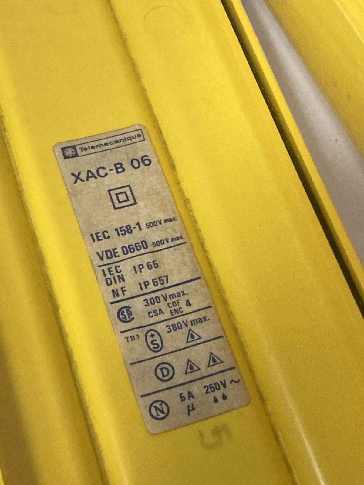 TELEMECANIQUE XAC-B06 PENDANT CONTROL STATION 6 HOLE 500V NNB