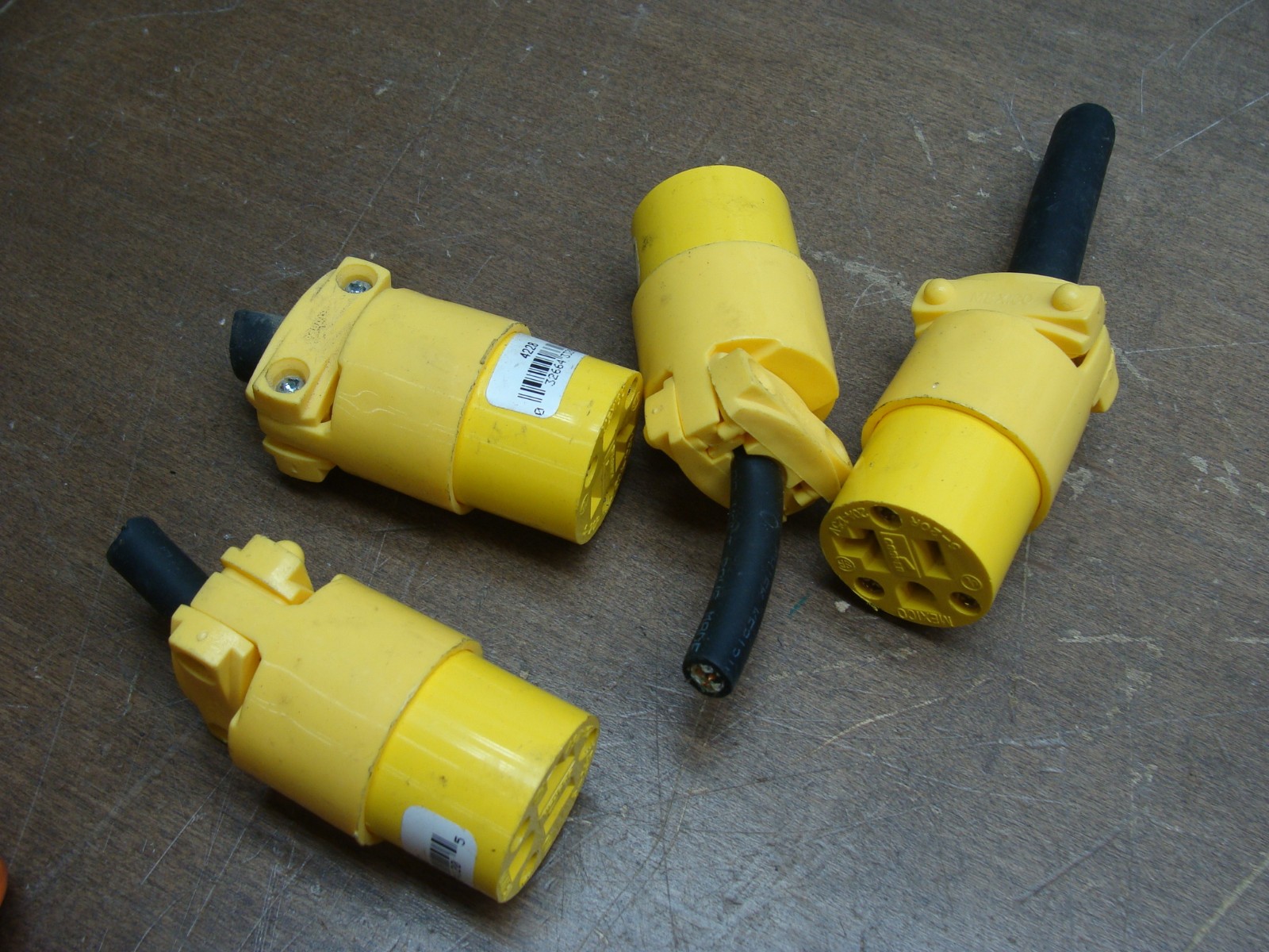 LOT OF 4 COOPER 20A 125V GROUNDING STRAIGHT BLADE FEMALE PLUGS 5-20R
