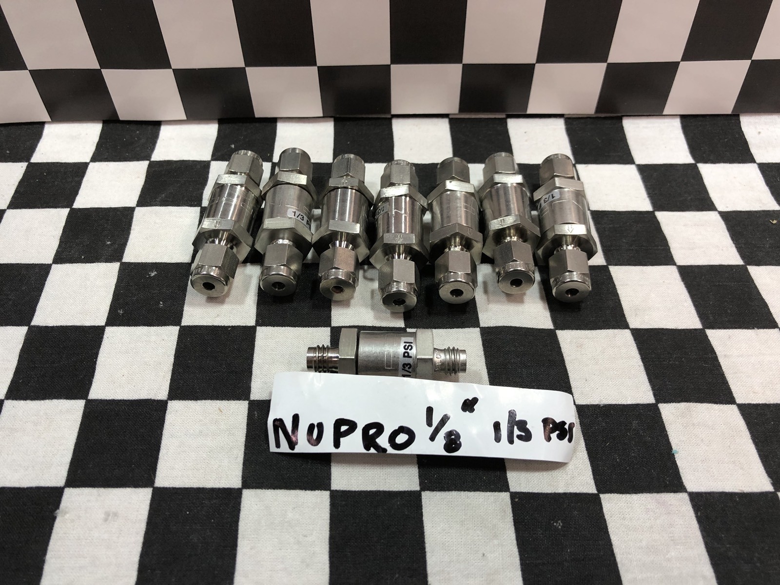 LOT OF 8, NUPRO SS-2C-1/3, POPPET CHECK VALVE 1/8″ TUBE, 1/3 PSIG, #1373C2