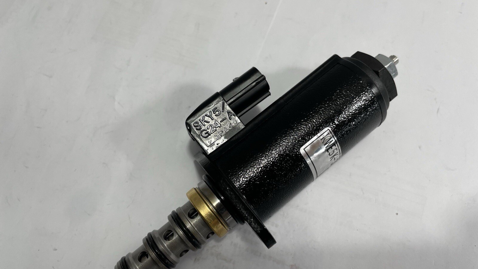 KWE5K-31-G24YA50 Solenoid Valve KWE5K31G24YA50 CASE CX240 NEW HOLLAND E215