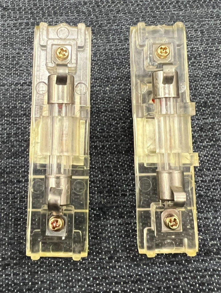 WOO-IL WI-F15 GLASS TUBE FUSE HOLDER 250 VOLTS 15 AMP