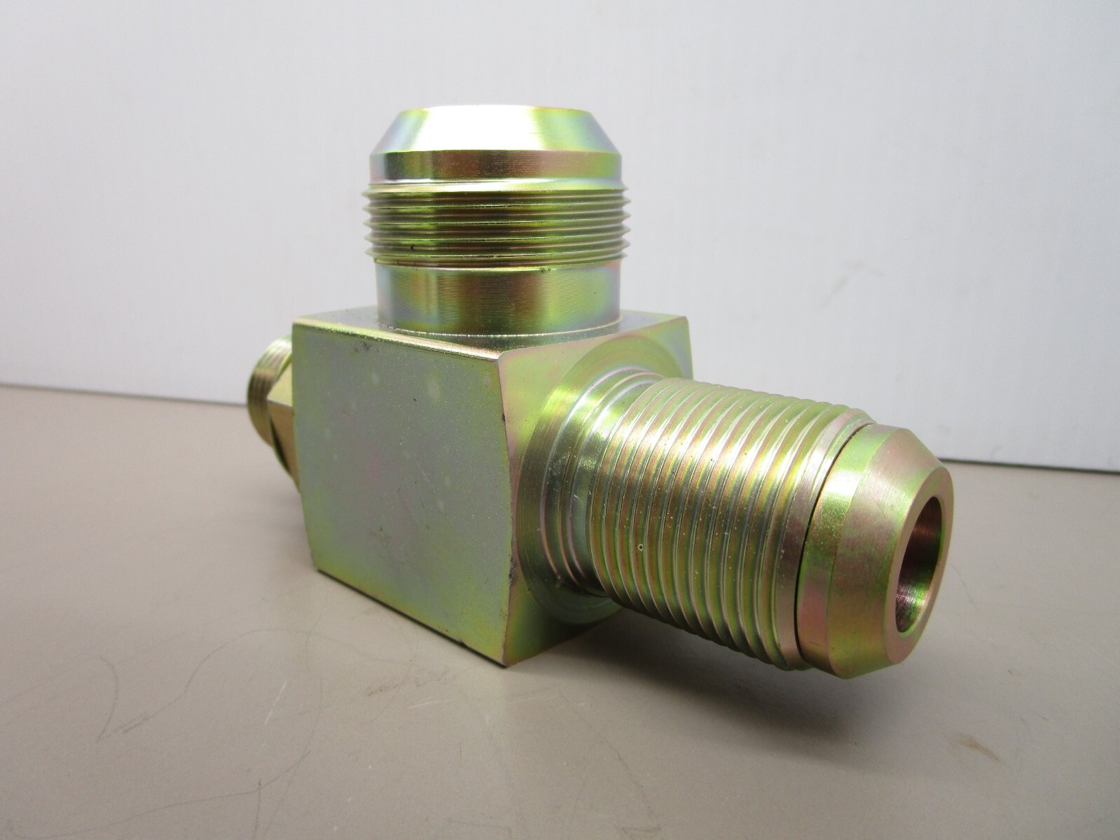 New Flyer 115509 Hydraulic Relief Valve Tee 65PSI 1″ ORB x 1-1/4″ x 1-5/8″ JIC