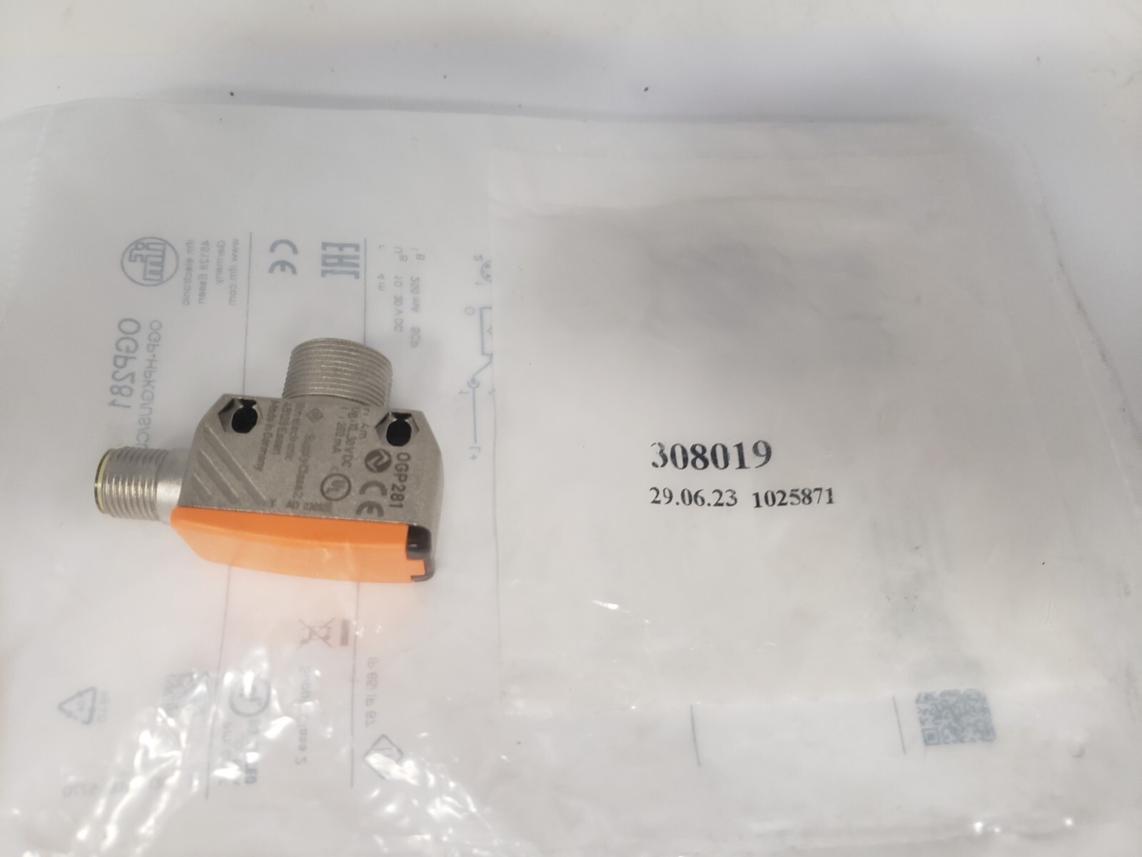 IFM ELECTRONIC OGP-HPKG/US/CUBE RETRO-REFLECTIVE SENSOR 10-30V DC (OGP281) NIB