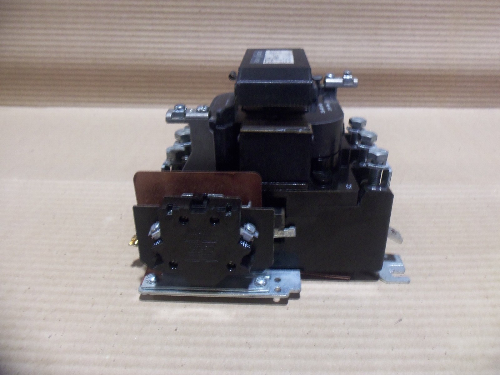 General Electric CR305E1** Contactor Size 3 600C 90A 240V Coil