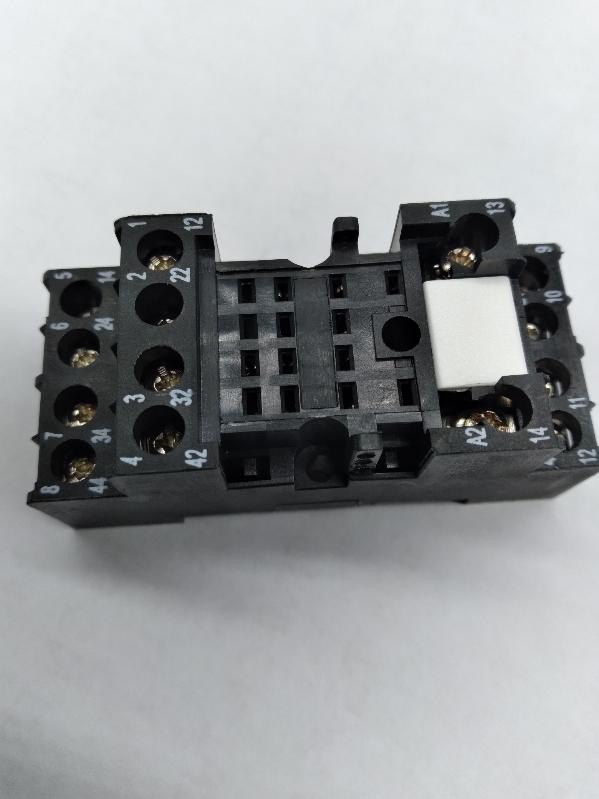 Allen-Bradley 700-HN103-B Relay Socket 14-Blade Din Rail Mount 300VAC 7Amp