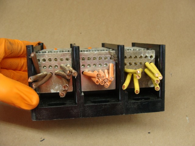 FERRAZ SHAWMUT POWER DISTRIBUTION BLOCK 67493 3P 600V