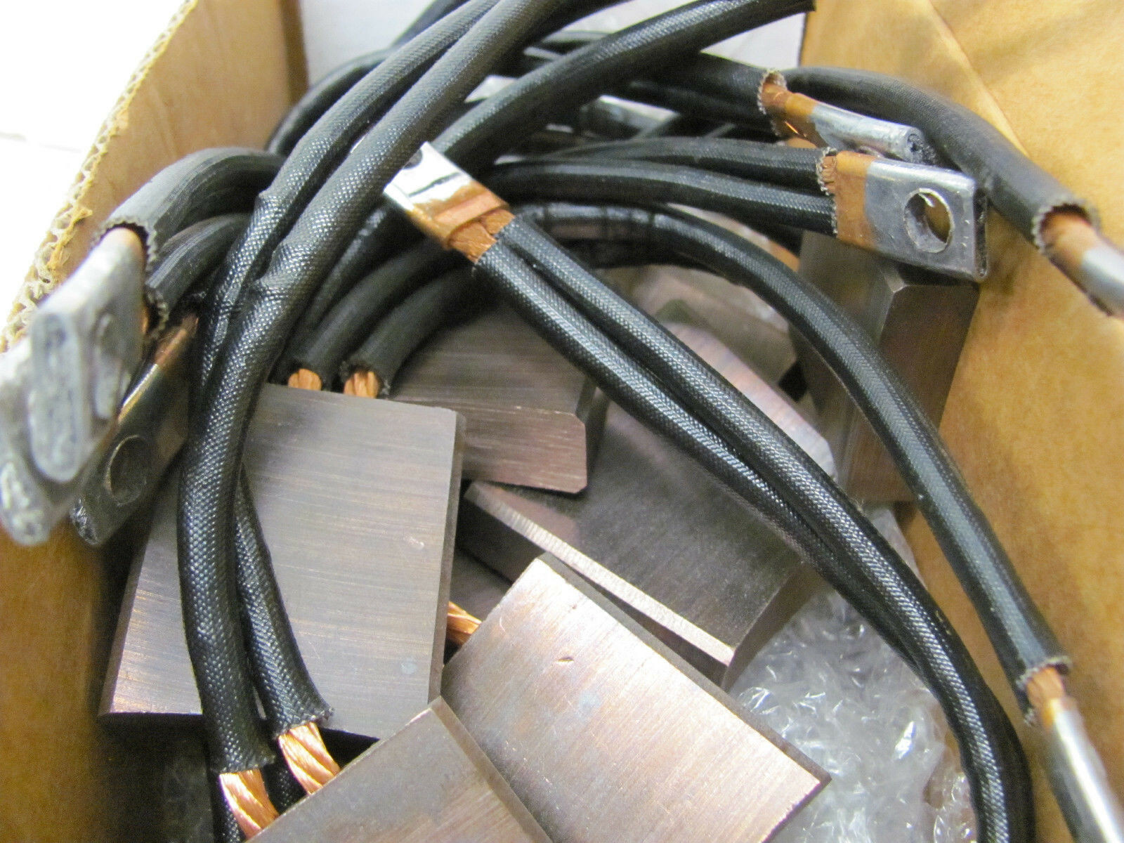 BOX OF 12 SOUTH LAND CARBON MOTOR BRUSHES 32386-M196 NEW(OTHER)