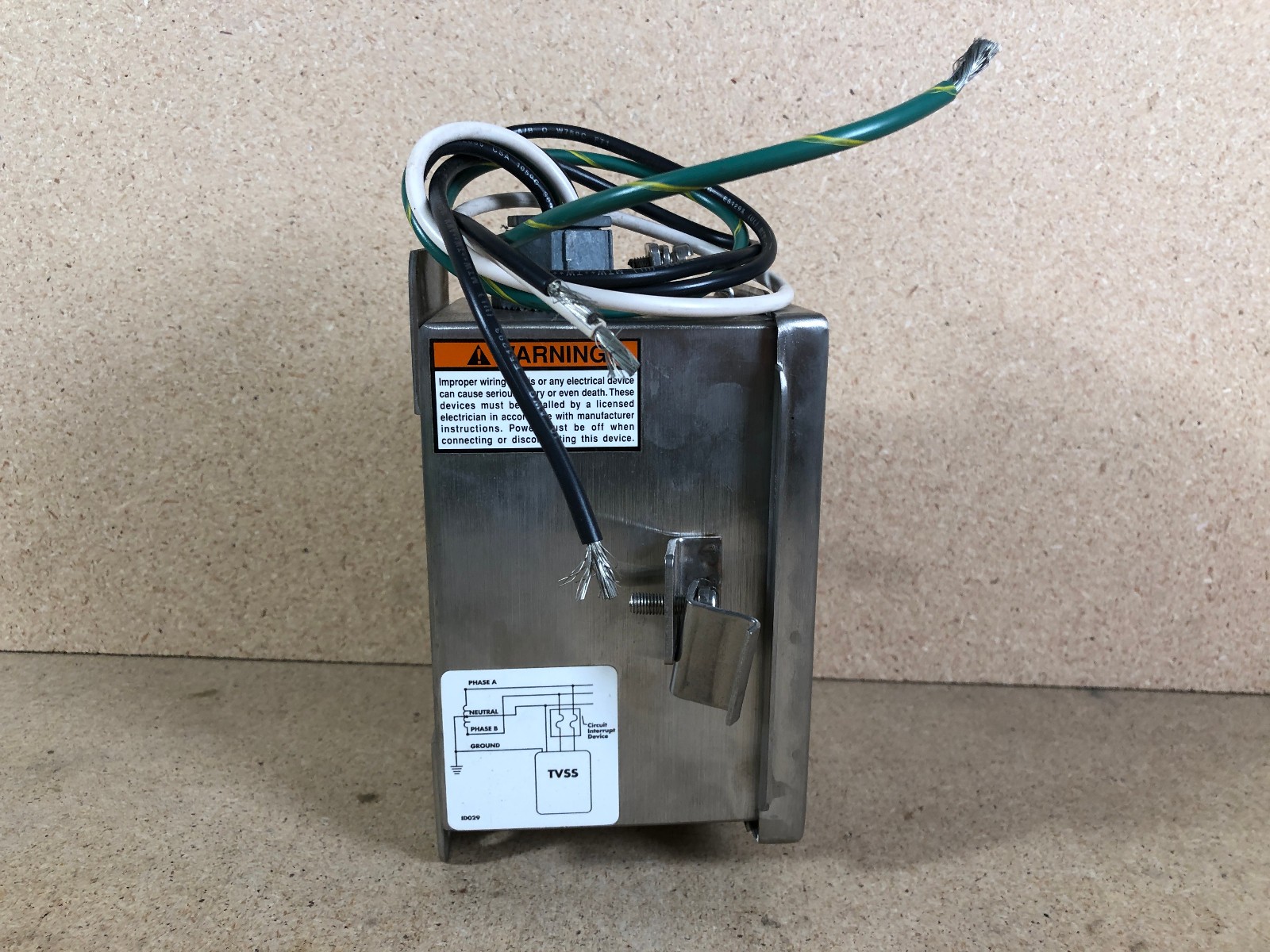 The IT Protector SP-1S 120/240A Transient Voltage Surge Suppressor ZC03-007SS