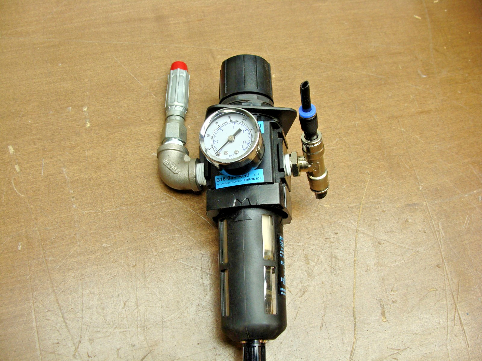 WILKERSON B18-03-FKG0 FILTER REGULATOR 0-125 PSIG, 0-8.6 BAR WITH GAUGE