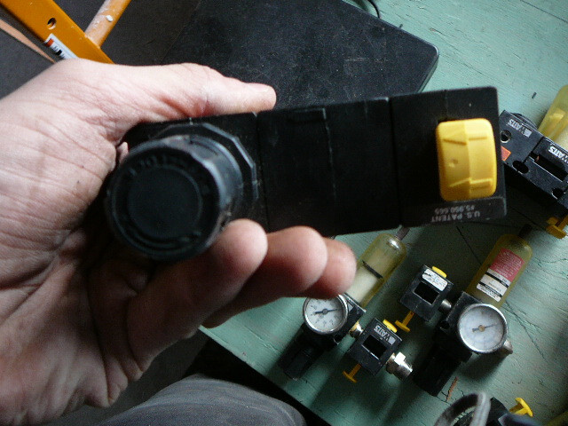 WATTS PNUEMATIC REGULATOR R35-02C 300PSI W/F35-02AH FILTER