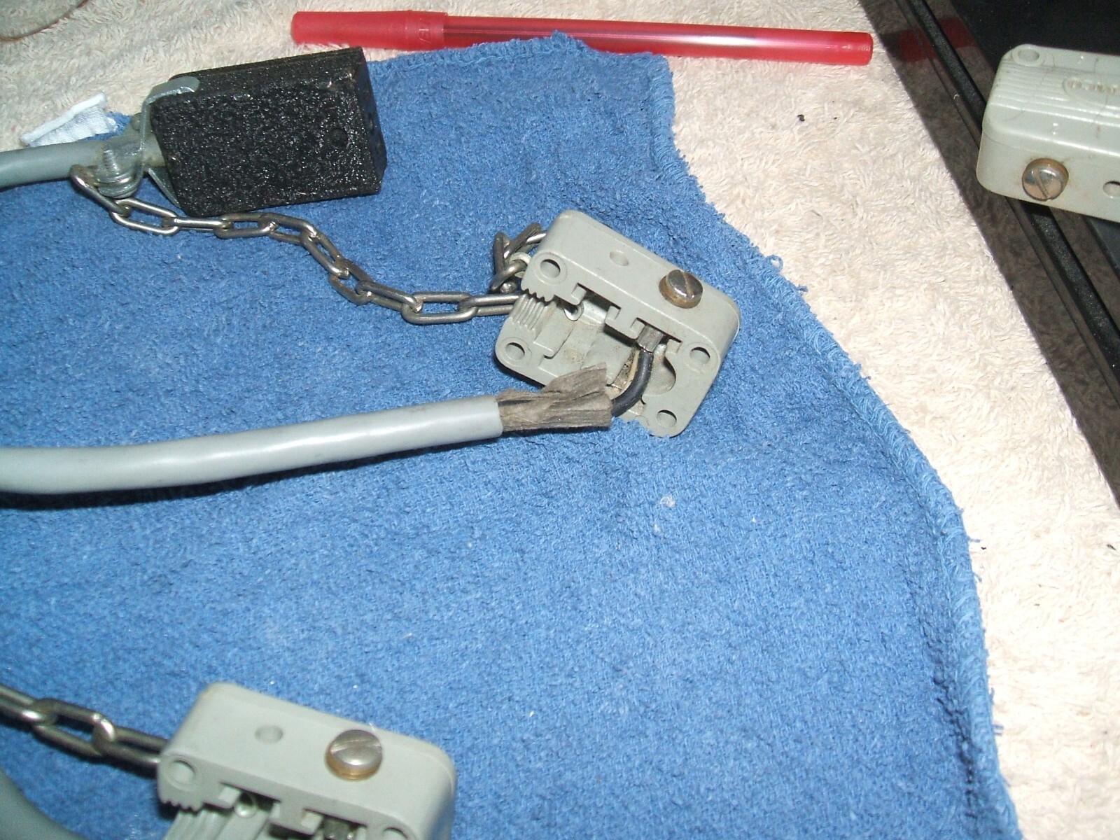 OLD STYLE METAL/PLASTIC ADEMCO 69 GARAGE DOOR PULL APART 2 WIRE CHAIN CONTACT