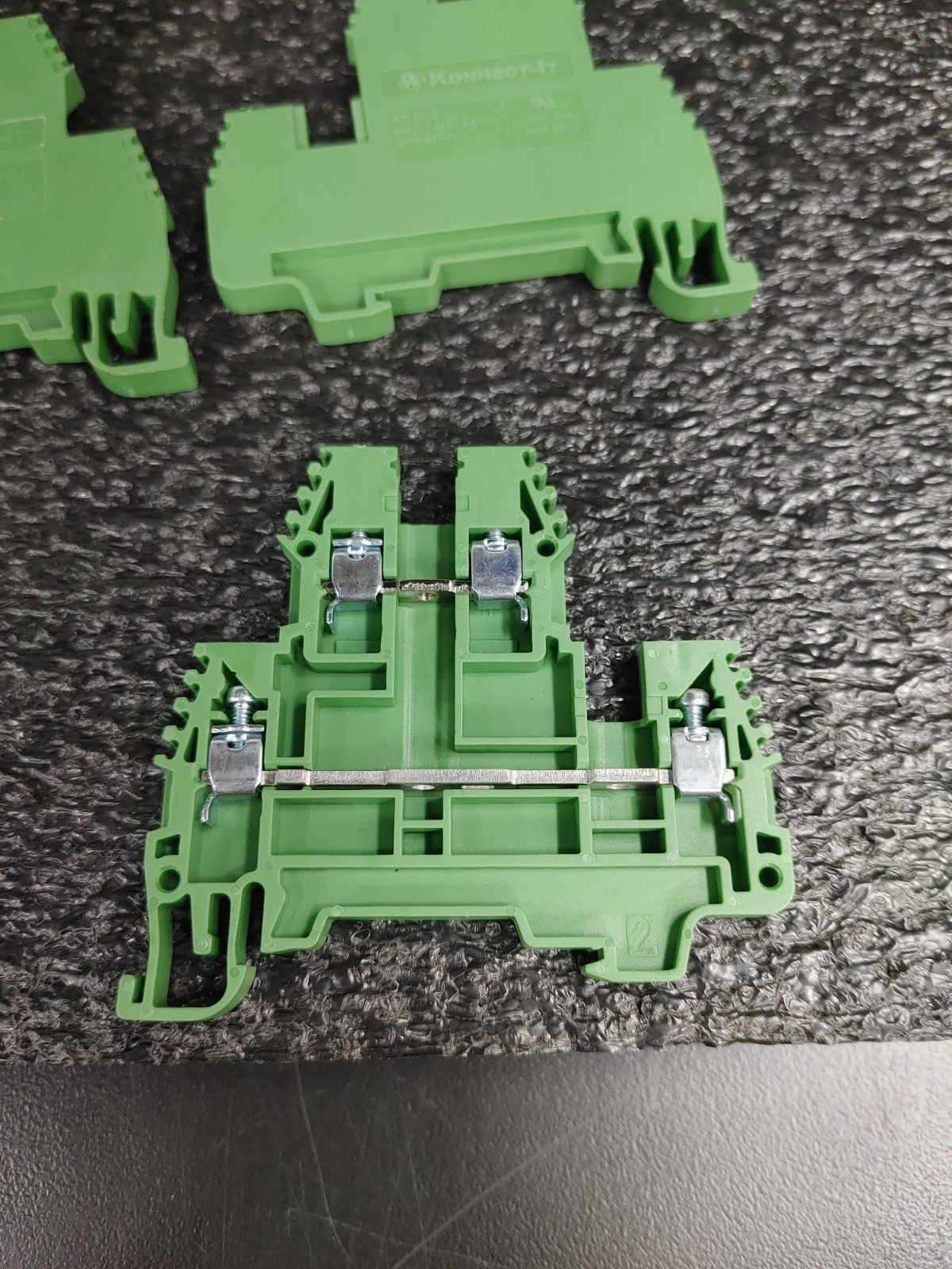 Lot of 12 KONNECT IT KN-D12 Green 300V 20A DIN Rail Terminal Block