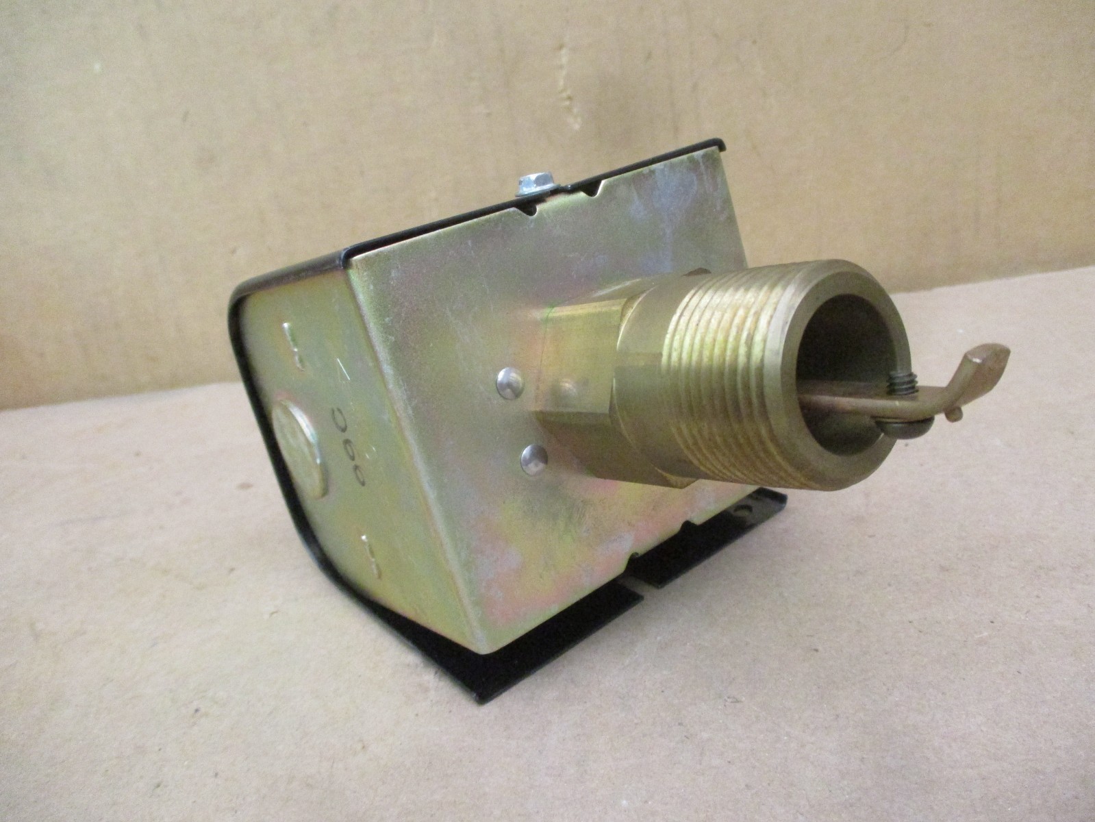 New Open Box ITT McDonnell & Miller FS4-3 Flow Switch 1NPT 114400 52705PRX