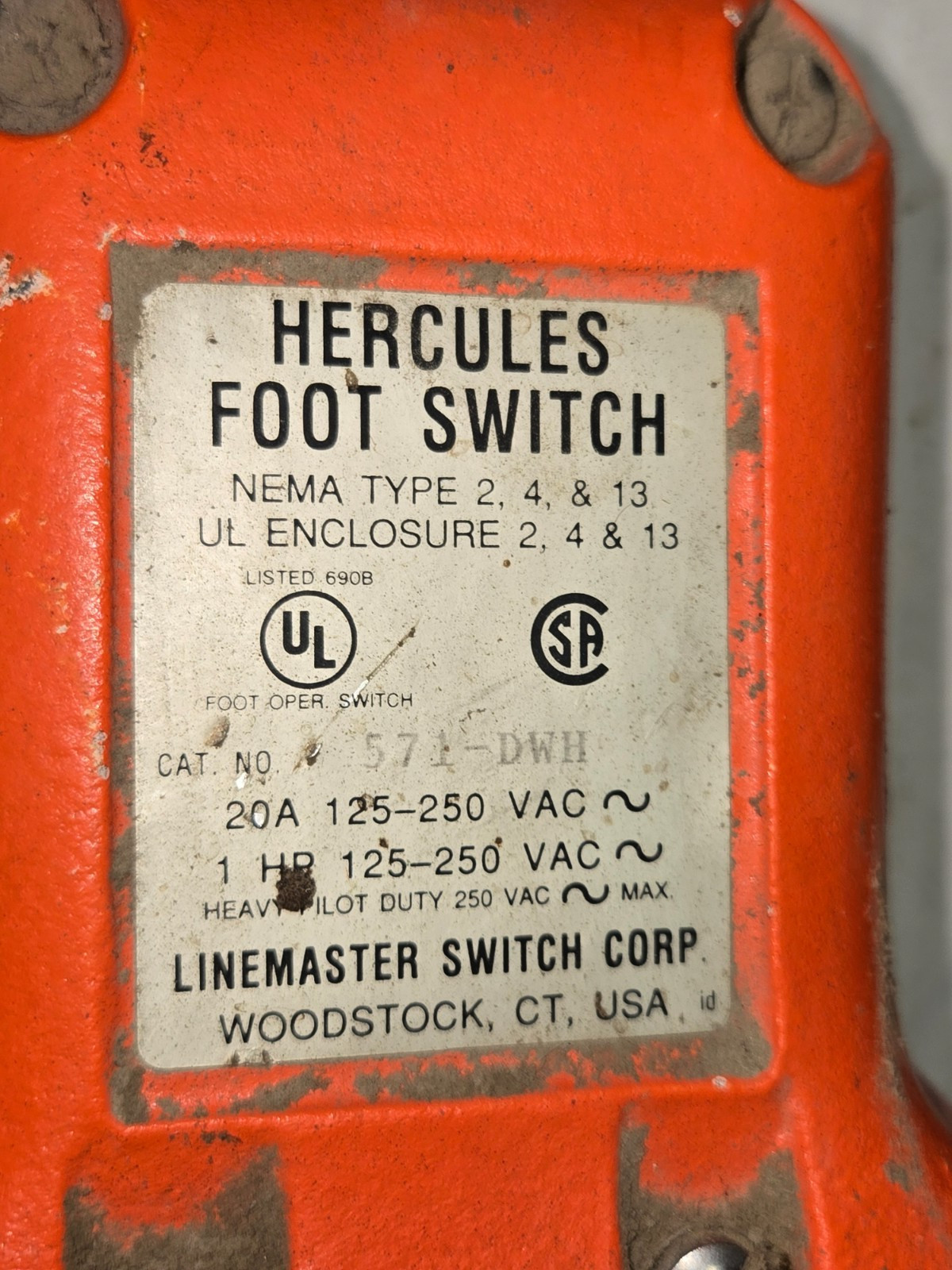 LineMaster 571-DWH Hercules Foot Switch 1