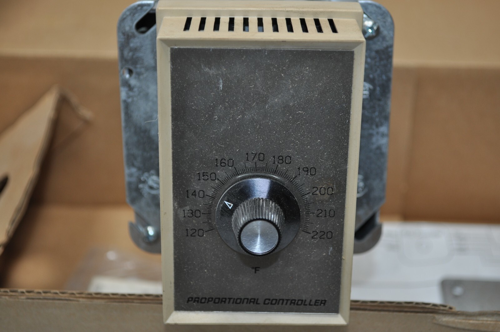 NEW INVENSYS T.A.C Proportional Temperature Controller 6″ Probe SLC-8324 0 0 1