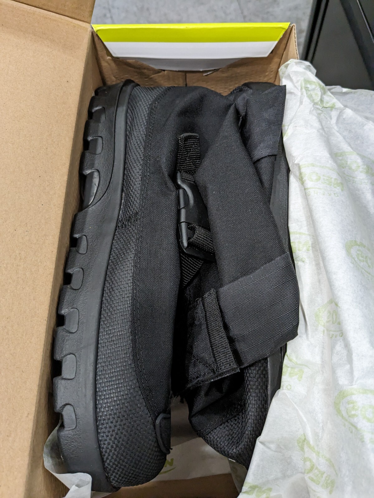 NEOS OVERSHOE Traction Overshoe us men size 7.5 – 9 VNN1