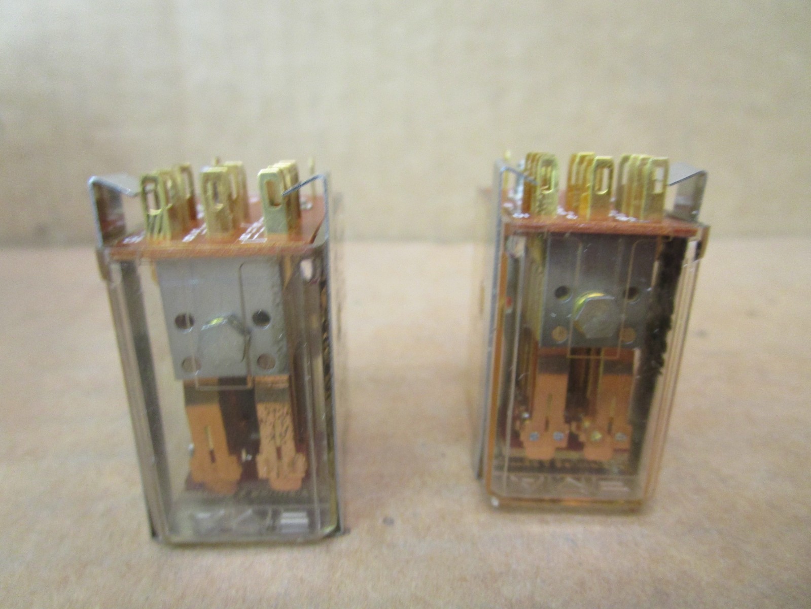 New Open Box Mixed Lot of 2 Pcs R10-E2520-1 R10-E2521-1 24VDC Relays 51576LR