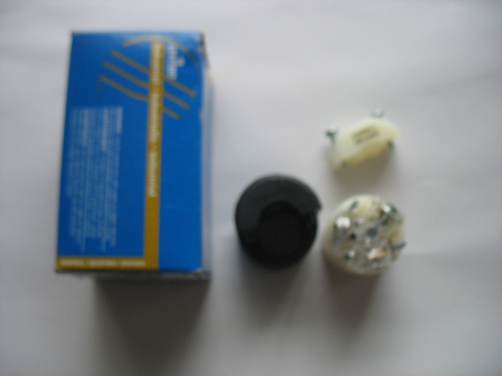 NOS LEVITON 2313 CONNECTOR NYLON LOCKING 20A-125V BLACK NEMA L5-20R