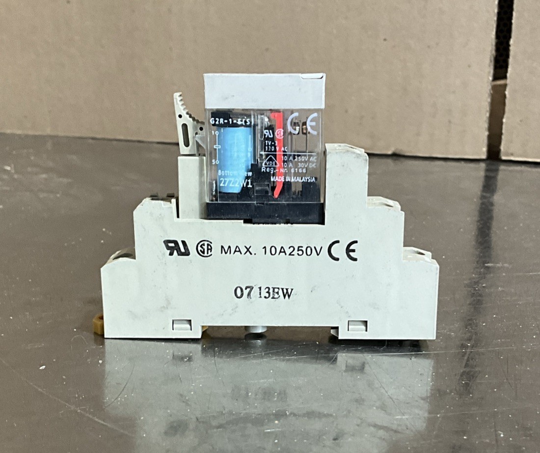 Omron G2R-1-S/0713EW Socket & Relay