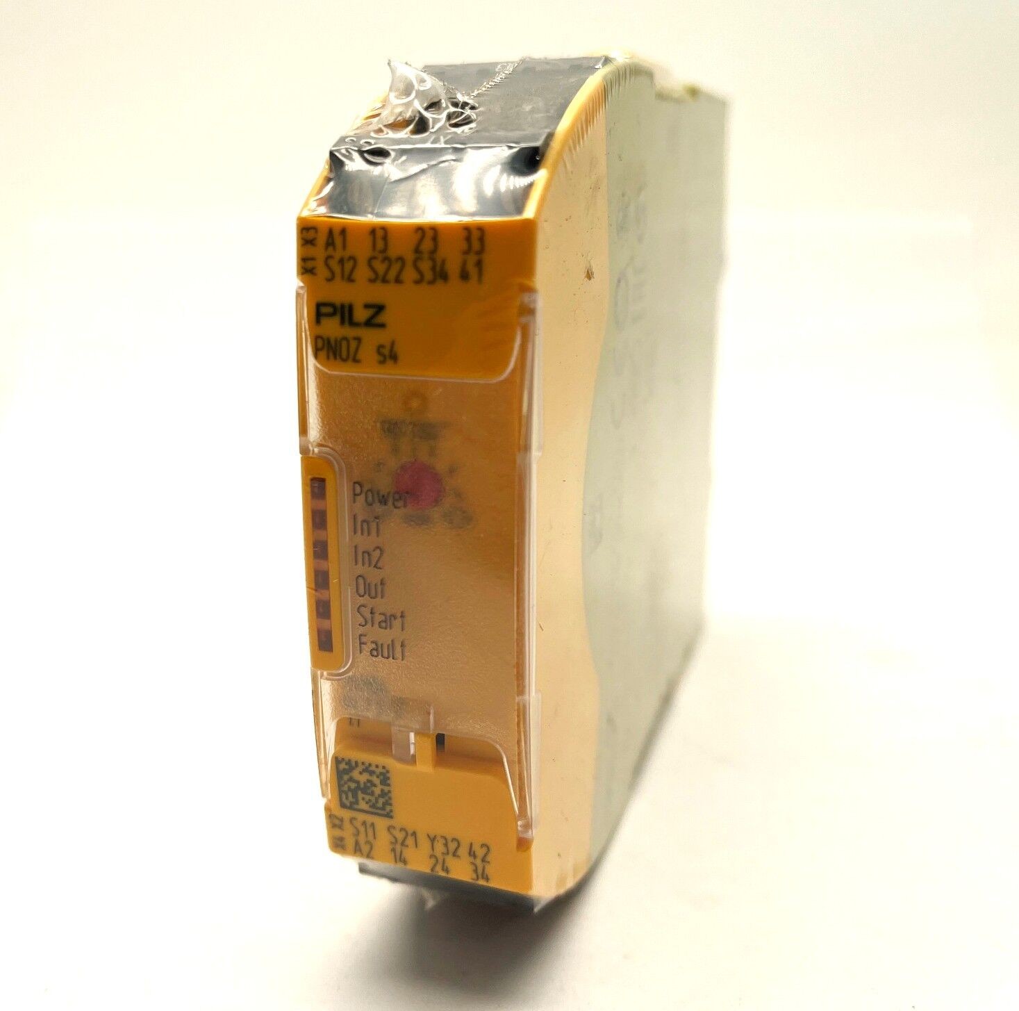 Pilz 750104 E-stop Safety Relay PNOZ-S4 24VDC-3N/O-1N/C RS 156-106