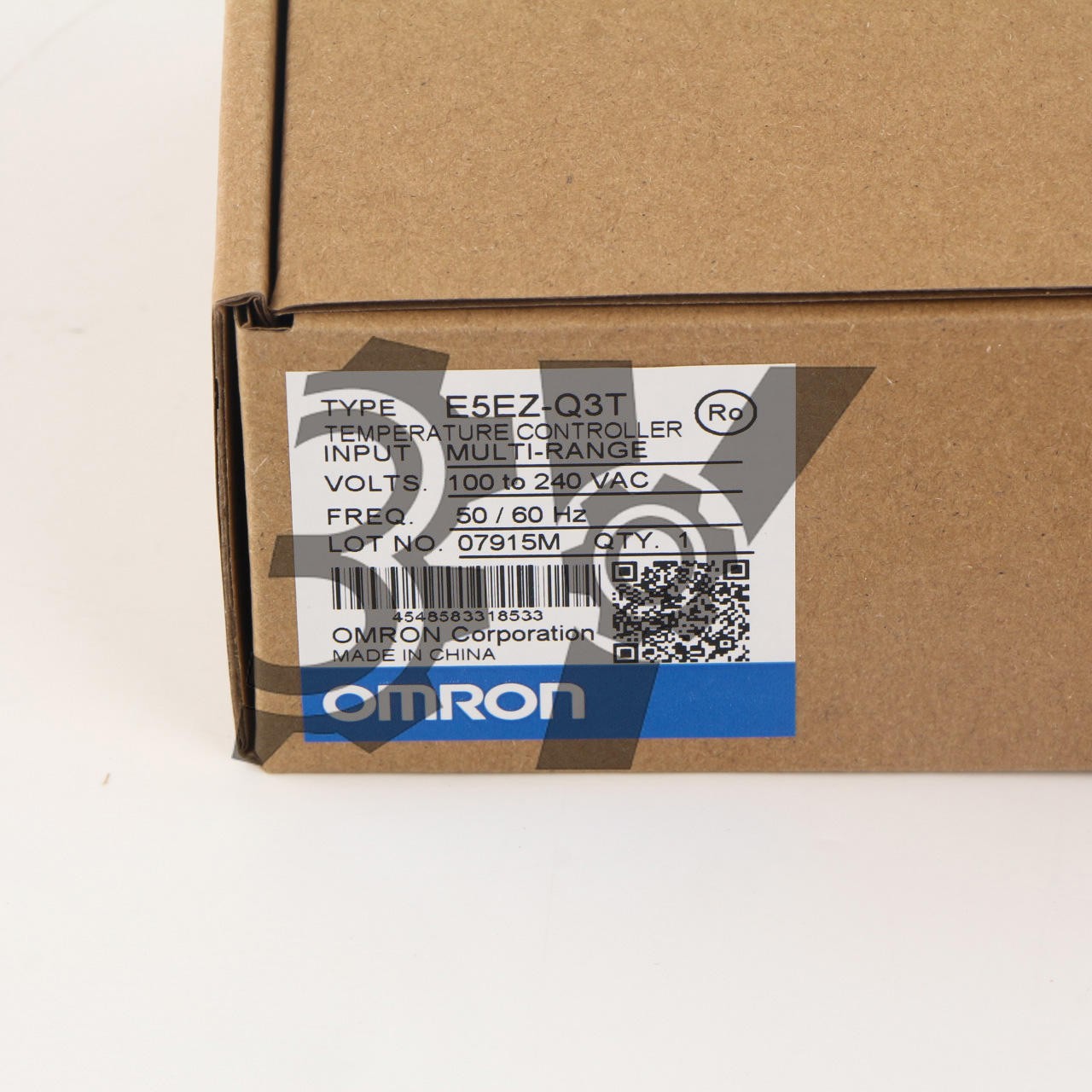ONE NEW Omron Temperature Controller E5EZ-Q3T 100-240VAC IN BOX