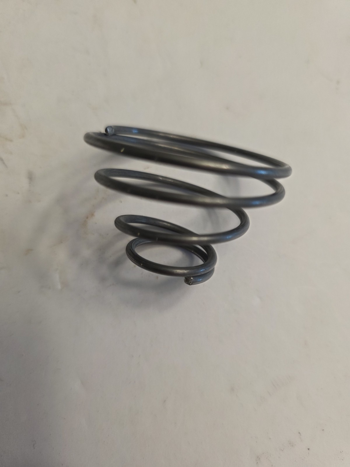 BOX OF 21 NOS AUVECO 1267 TENSION SPRINGS. INSIDE DOOR HANDLES