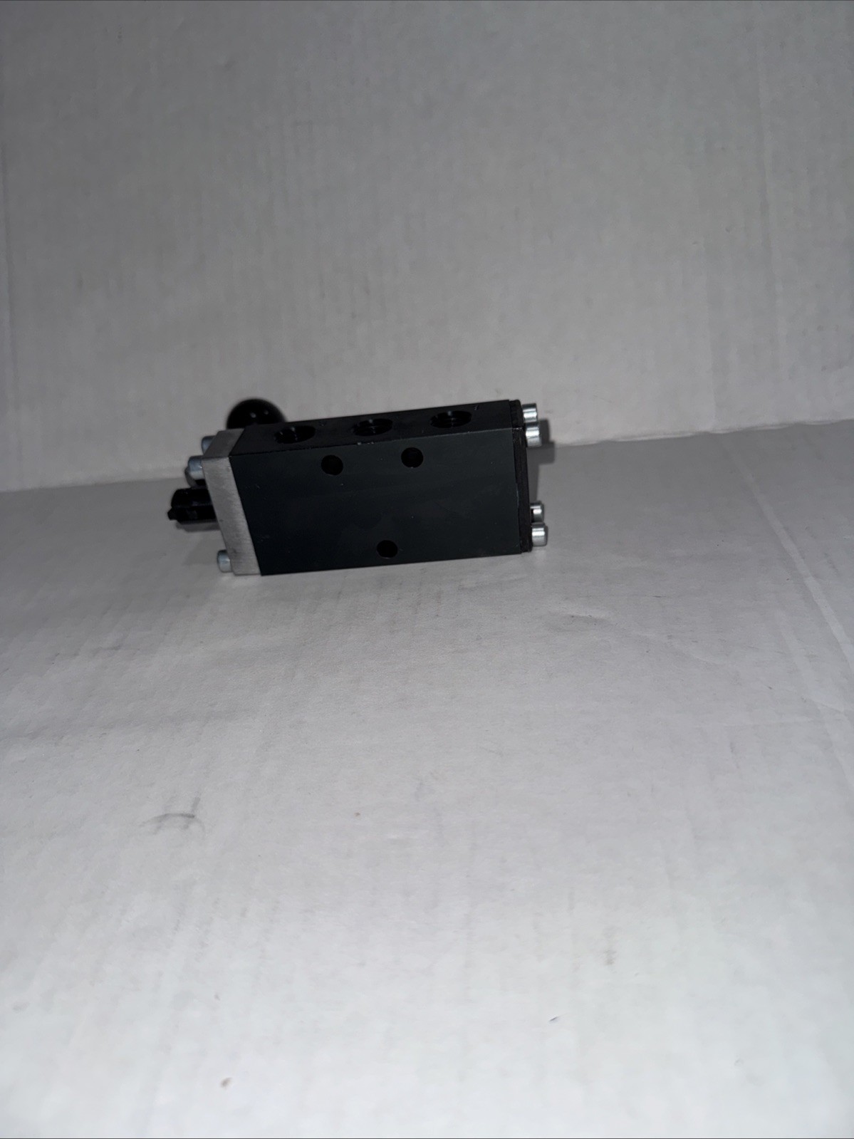 ARO E212LM Manual Air Control Valve, Lever, Black 2G515