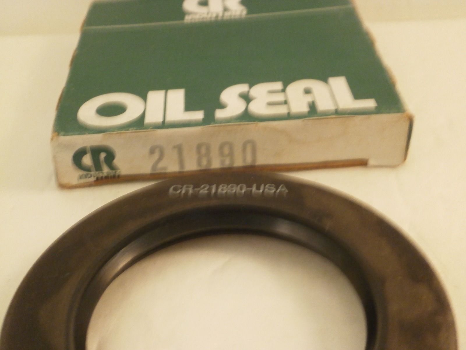 CR INDUSTRIES OIL SEAL 21890 *NEW IN BOX*