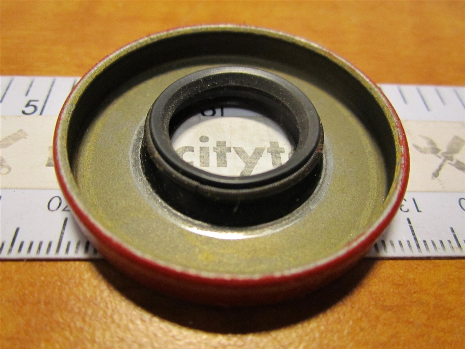 Lot Of 5 National 471642 Output Oil Seals 0.687″ x 1.624″ x 0.250″