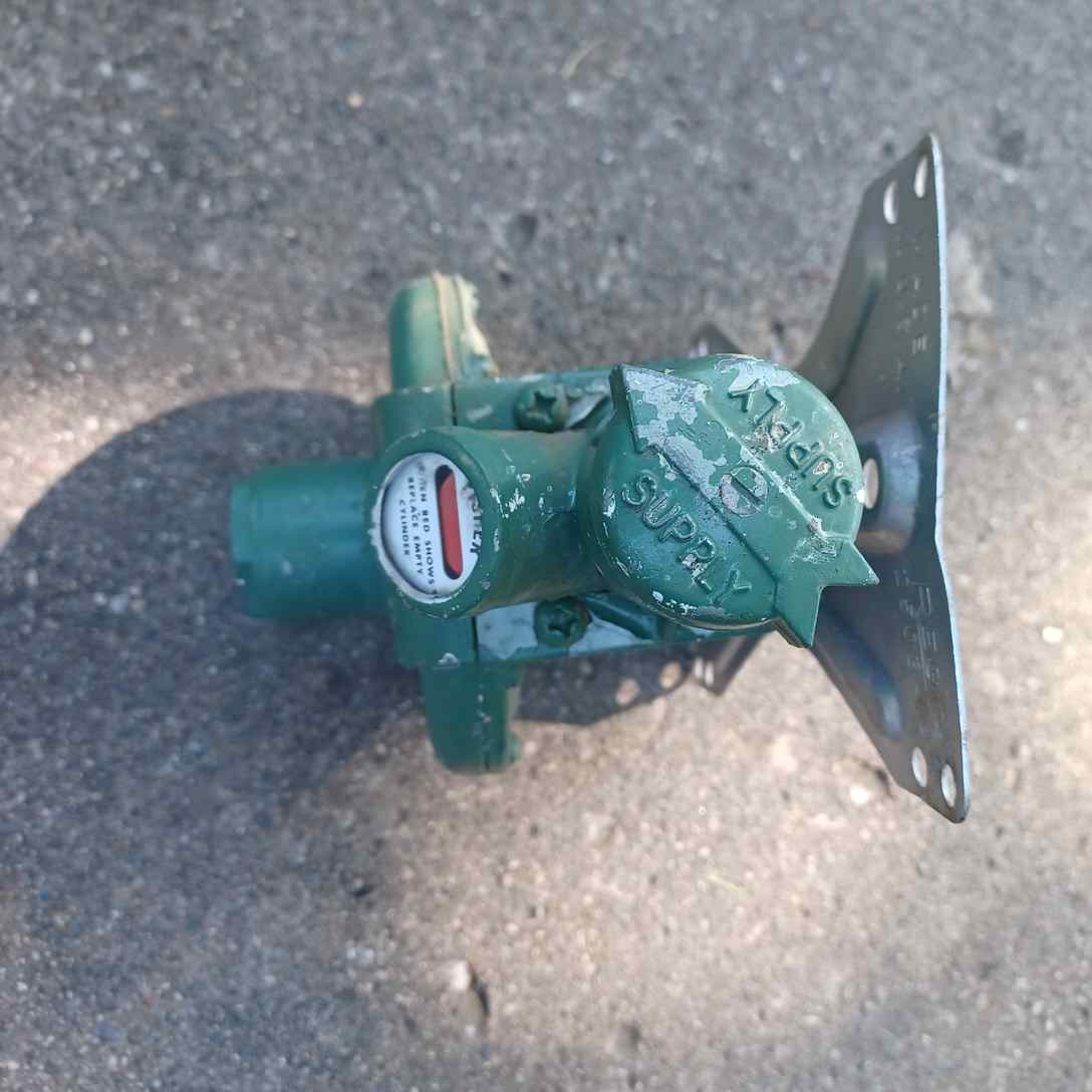 Vintage Fisher Governor Co. Gas Valve Gauge Type 965B A91 w Mounting Bracket USA