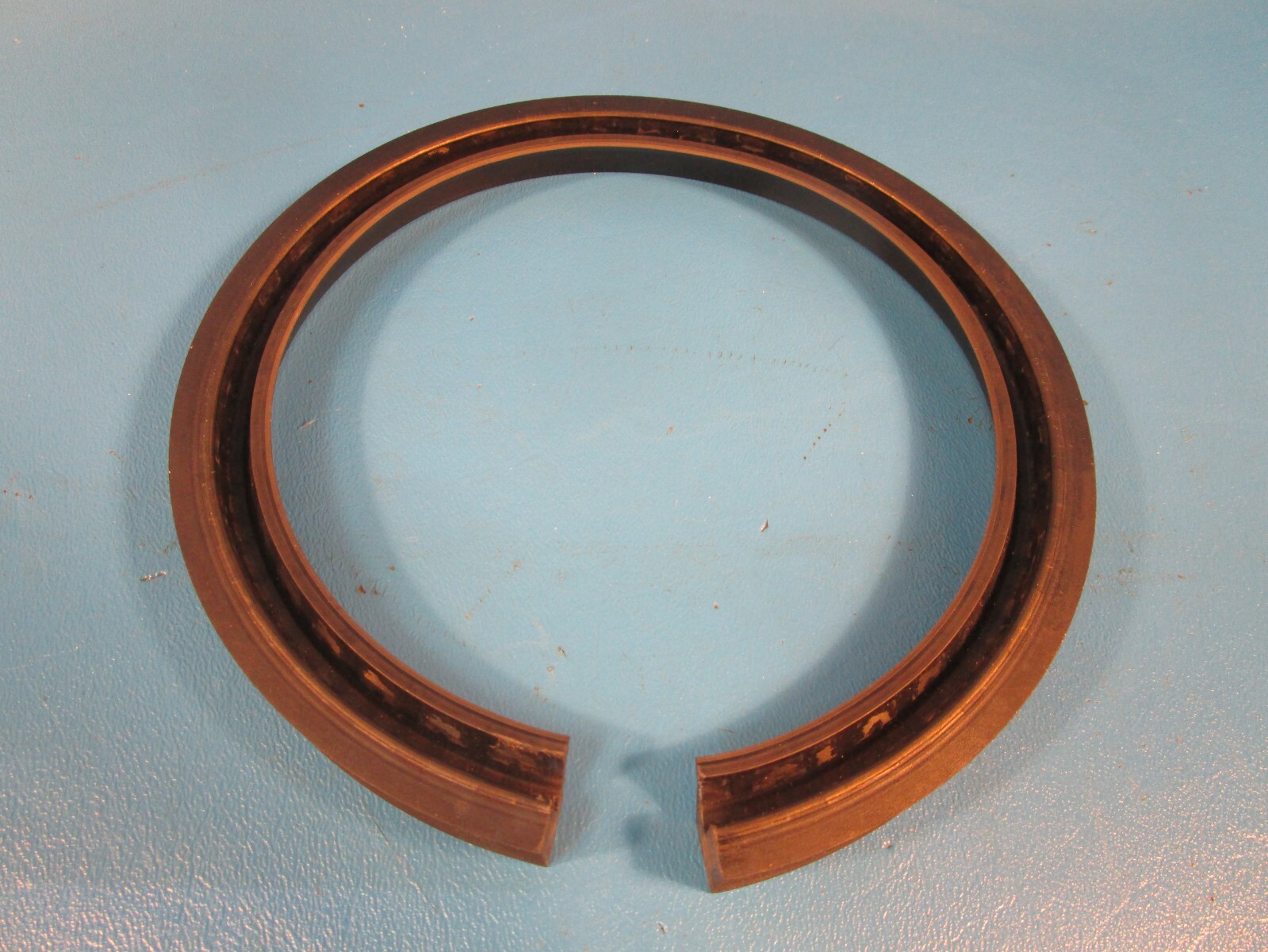 GARLOCK KLOZURE 25003-2873, Model 23 Oil Seal, Split 4.875″ ID, 6″ OD X 1/2″ WID