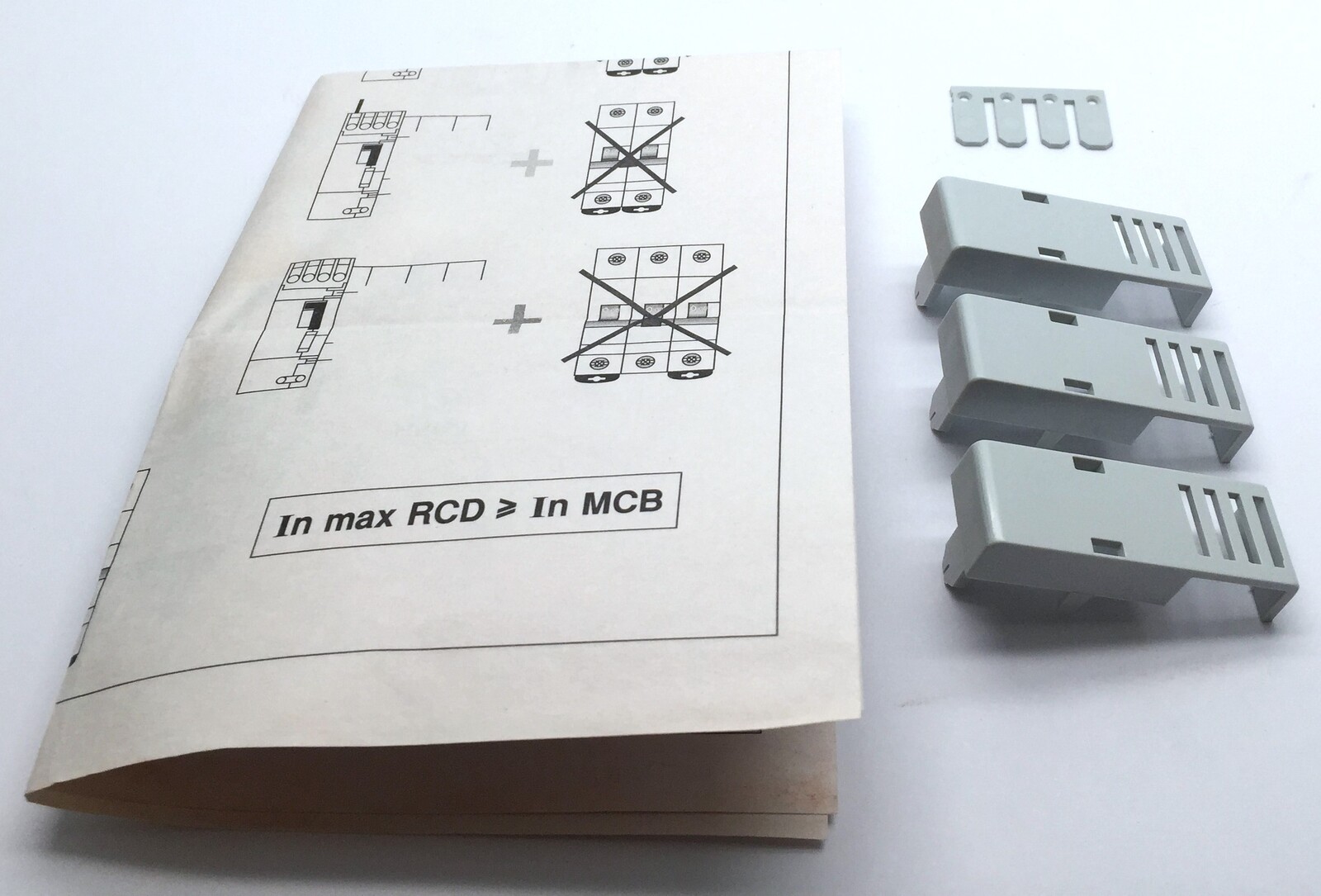 NHP 677238 DIN-SAFE Clip On 3P+N 32A 100mA AC 11974 M Module DSRCM321003PN