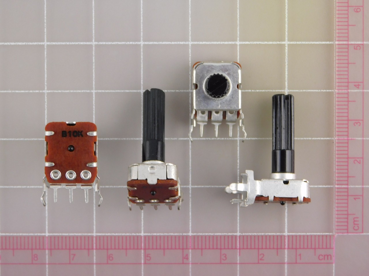 Lot of 25 SAMWOO B10K 10K Potentiometer With Detent. X131365