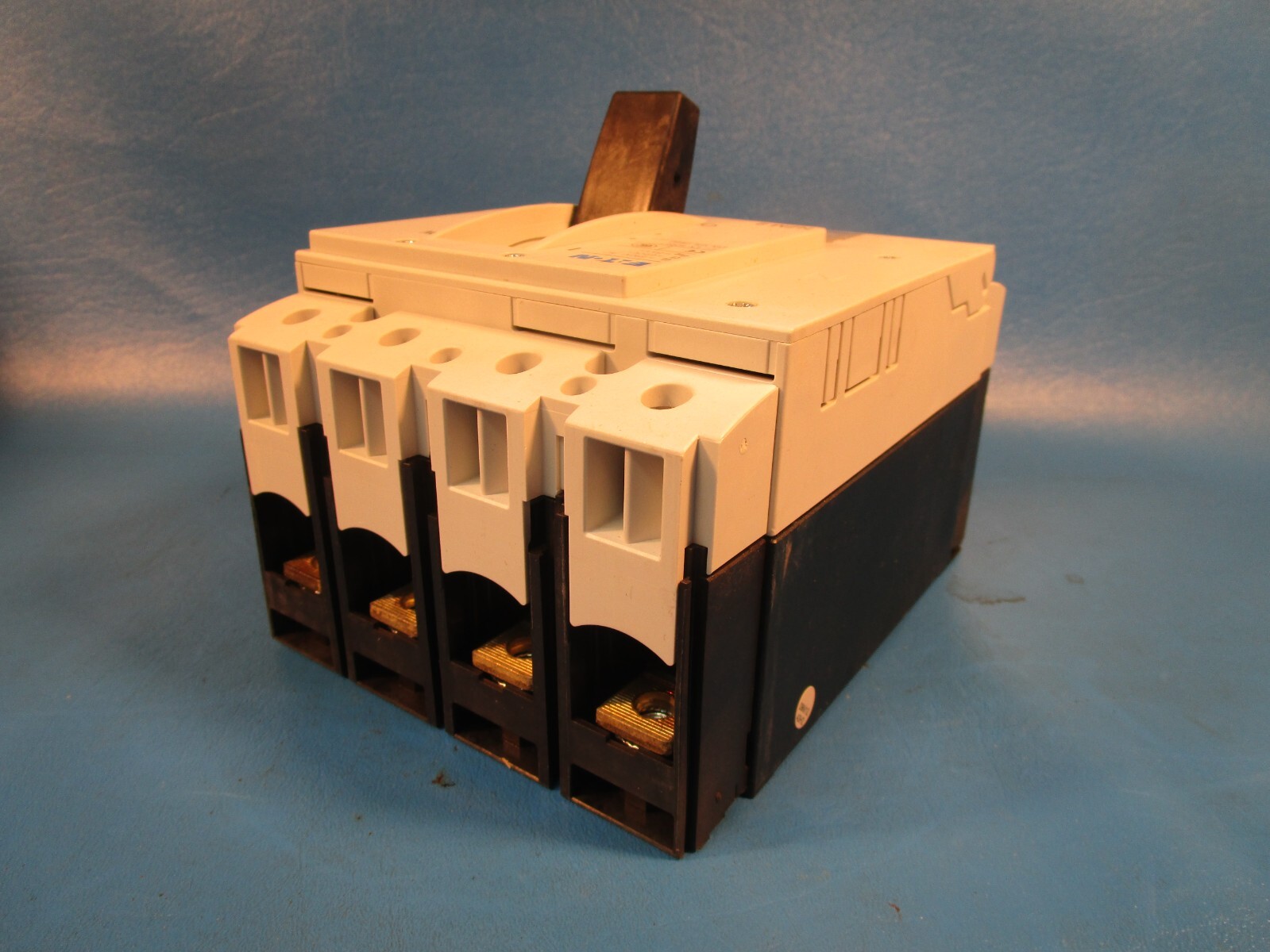 Eaton NZMB2-4-A125, Molded Case Breakers (MCCBs) NZMB2 4P 125A 600V 50/60Hz 3Ph