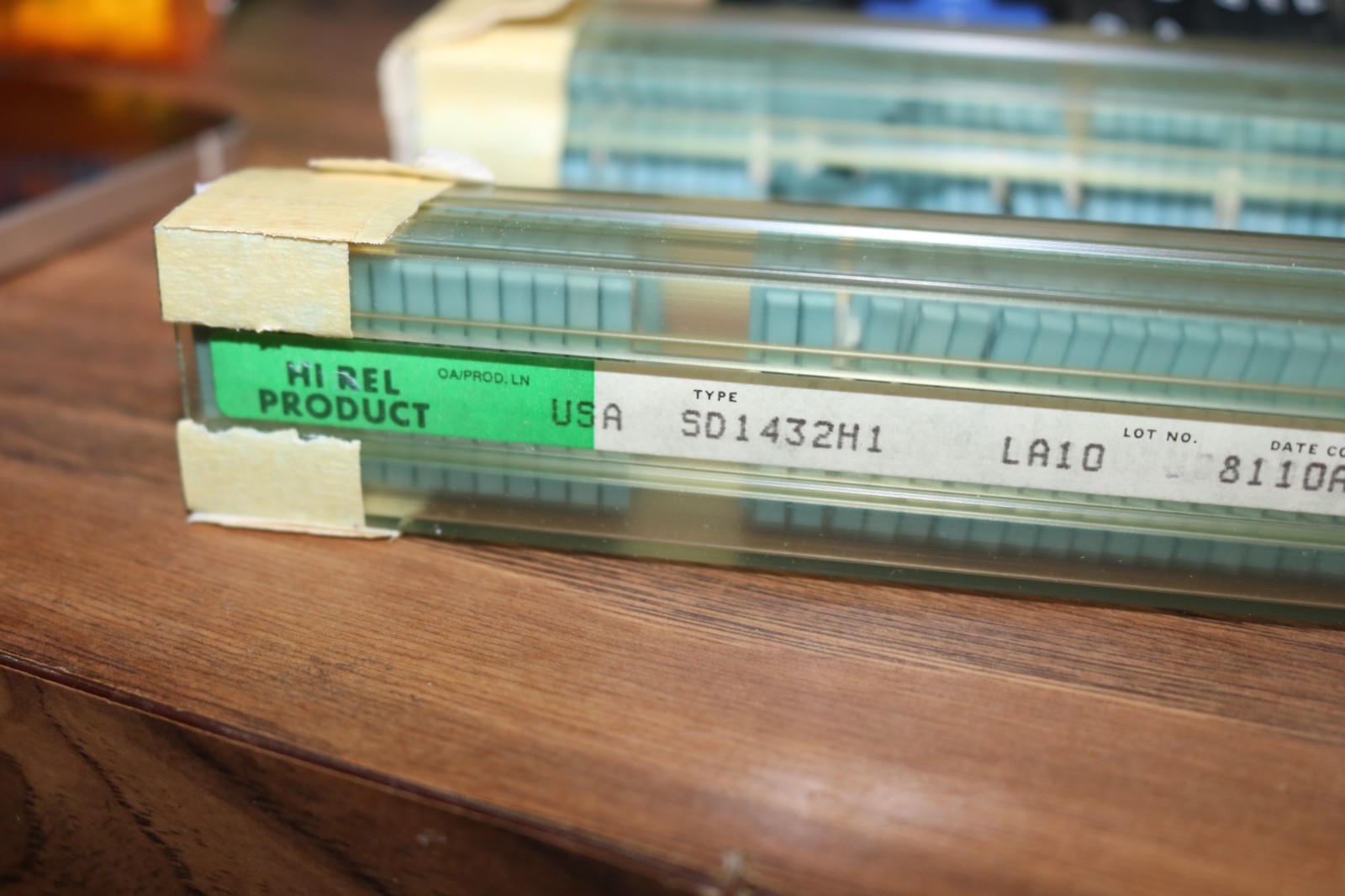 sleeve of 100 NOS Motorola SD1432H1 Microcircuit microchip