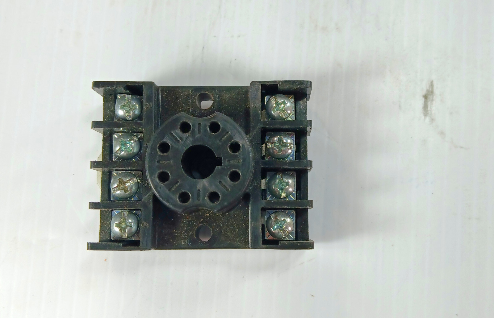 1 USED CUSTOM CONNECTOR OT08-PC 8 PIN RELAY SOCKET ***MAKE OFFER***