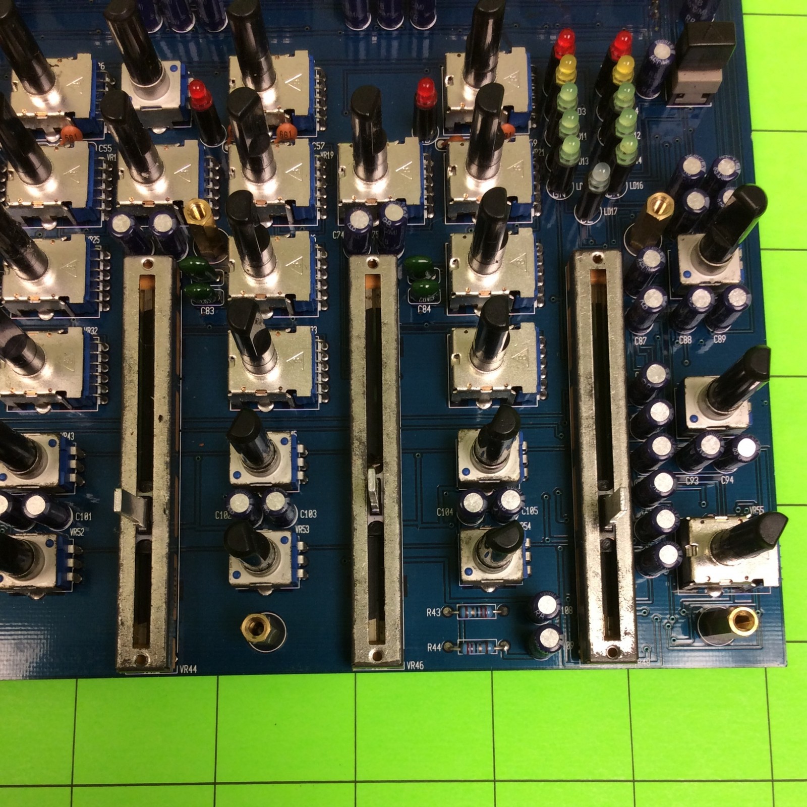 Behringer Eurorack UBB1002 Mixer Board PCB217120