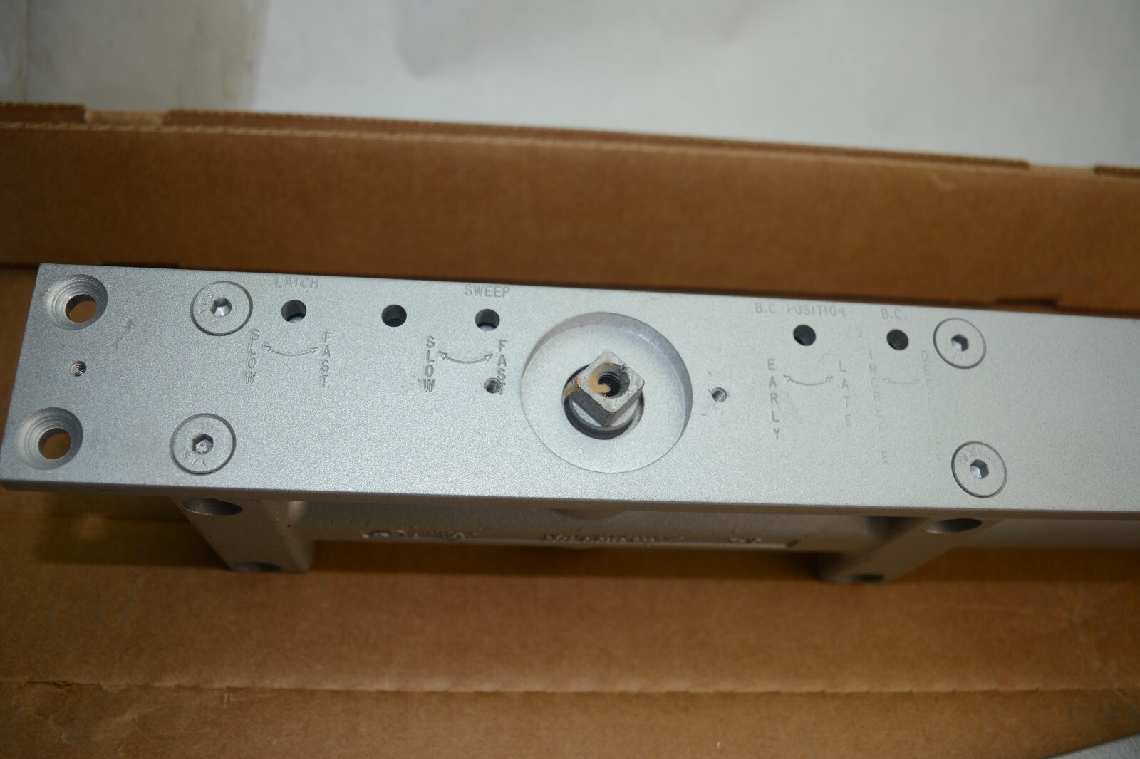 7905-689-RH Norton 7900 Series Overhead Concealed Closer Spring Size 5 in Alumi