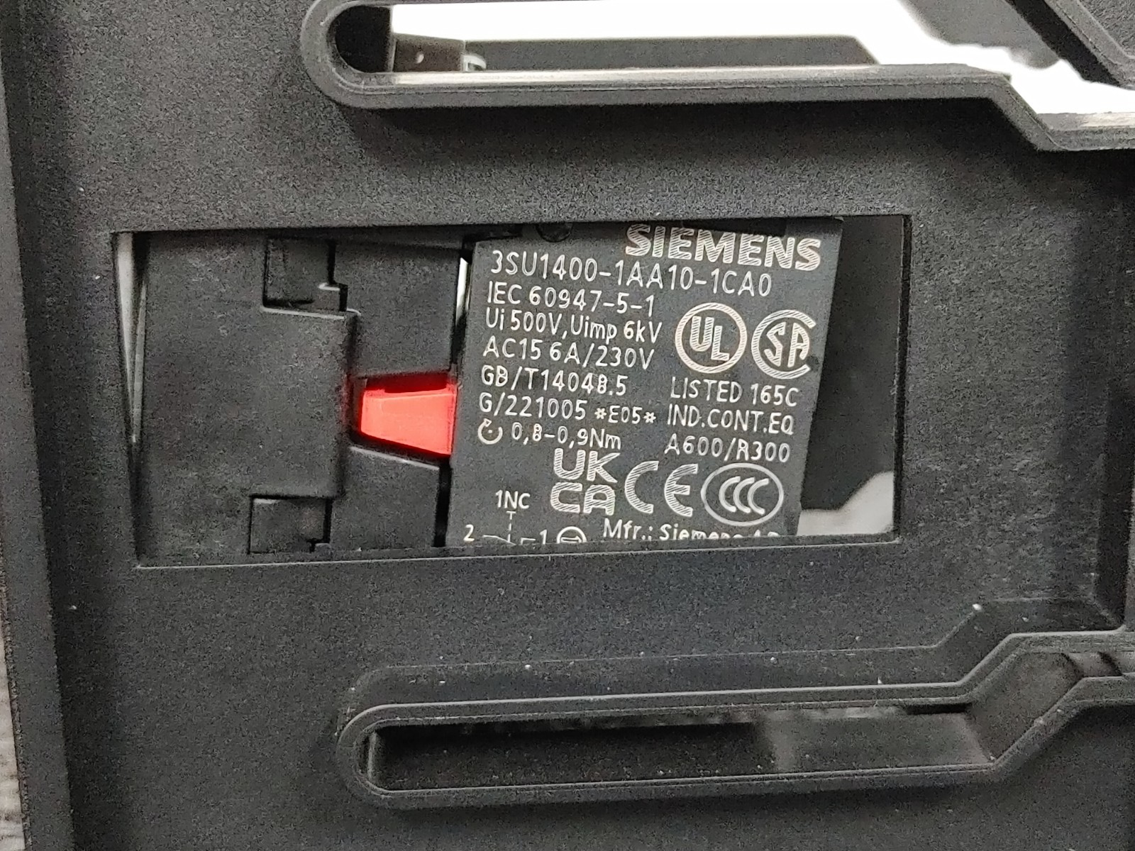 SIEMENS Key On Off Switch with 3SU1400-1AA10-1CA0 Contact Module