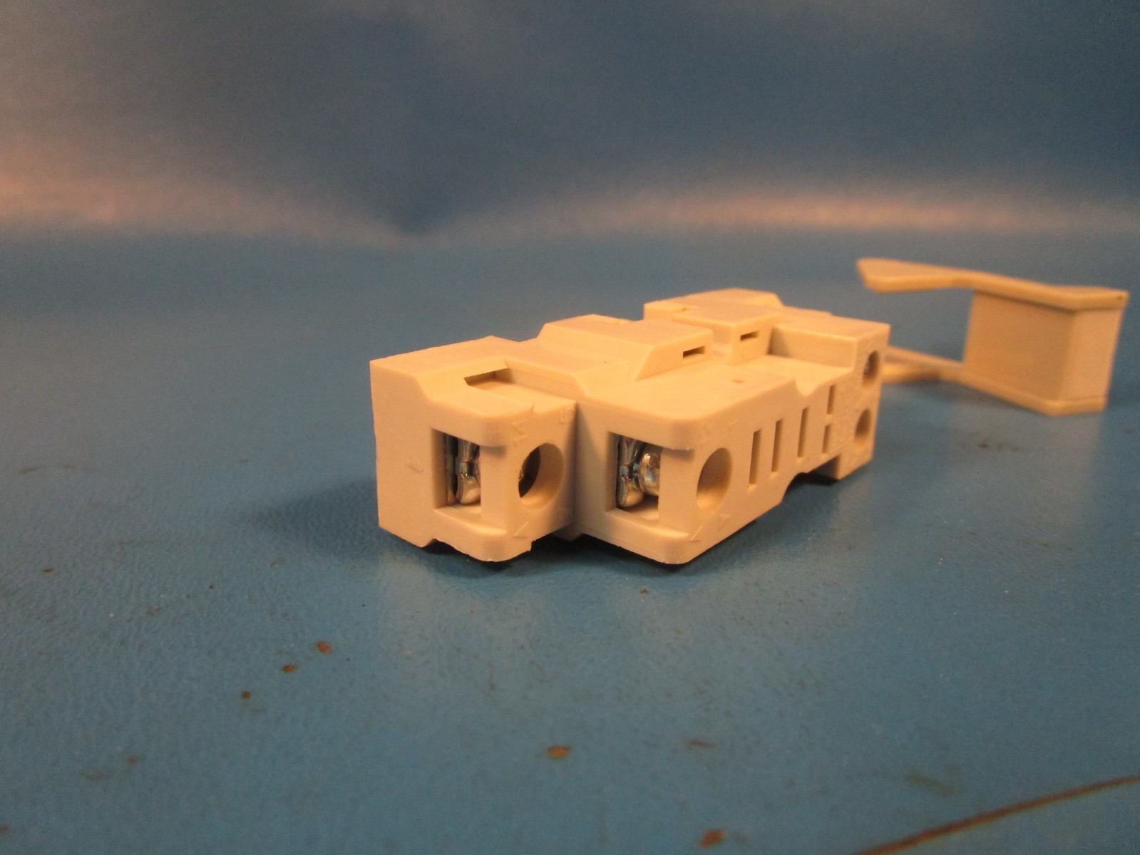 Automation Direct 781-1C-SKT, Relay socket, 35mm DIN rail or panel mount