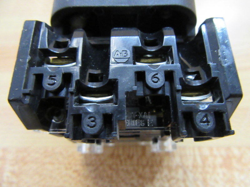 Allen Bradley 800TC-FXTQ24RA1 Push Pull Switch