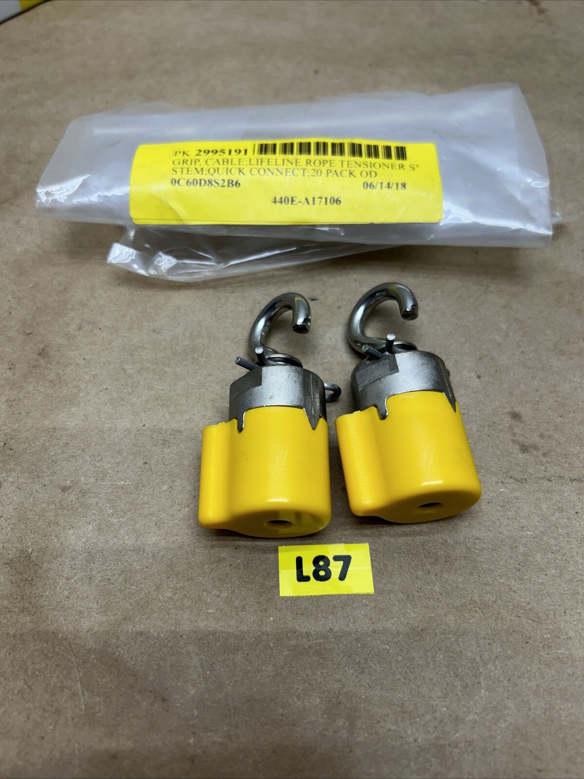 Lot of (2) NEW Guard Master Tensioner System Grippers 440E-A17106 NNB