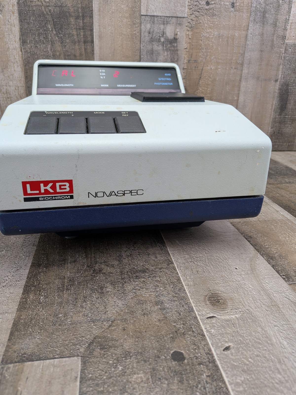 LKB Biochrom 4049 Novaspec Spectrophotometer Photometer