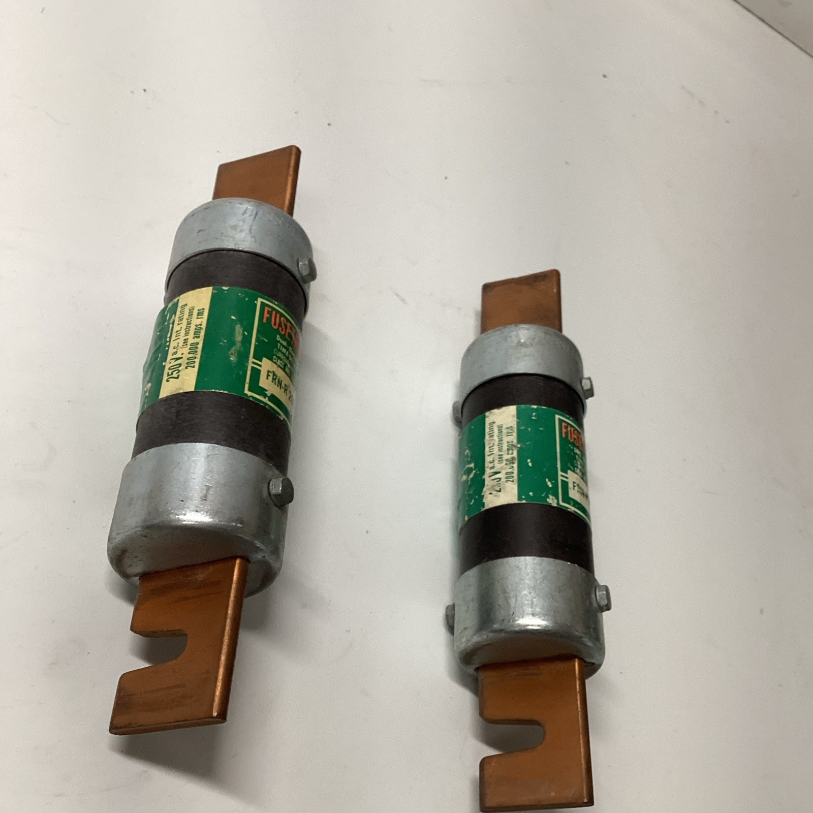 BUSS FUSETRON FRN-R-200 DUAL ELEMENT TIME DELAY LOT OF 2 V-089
