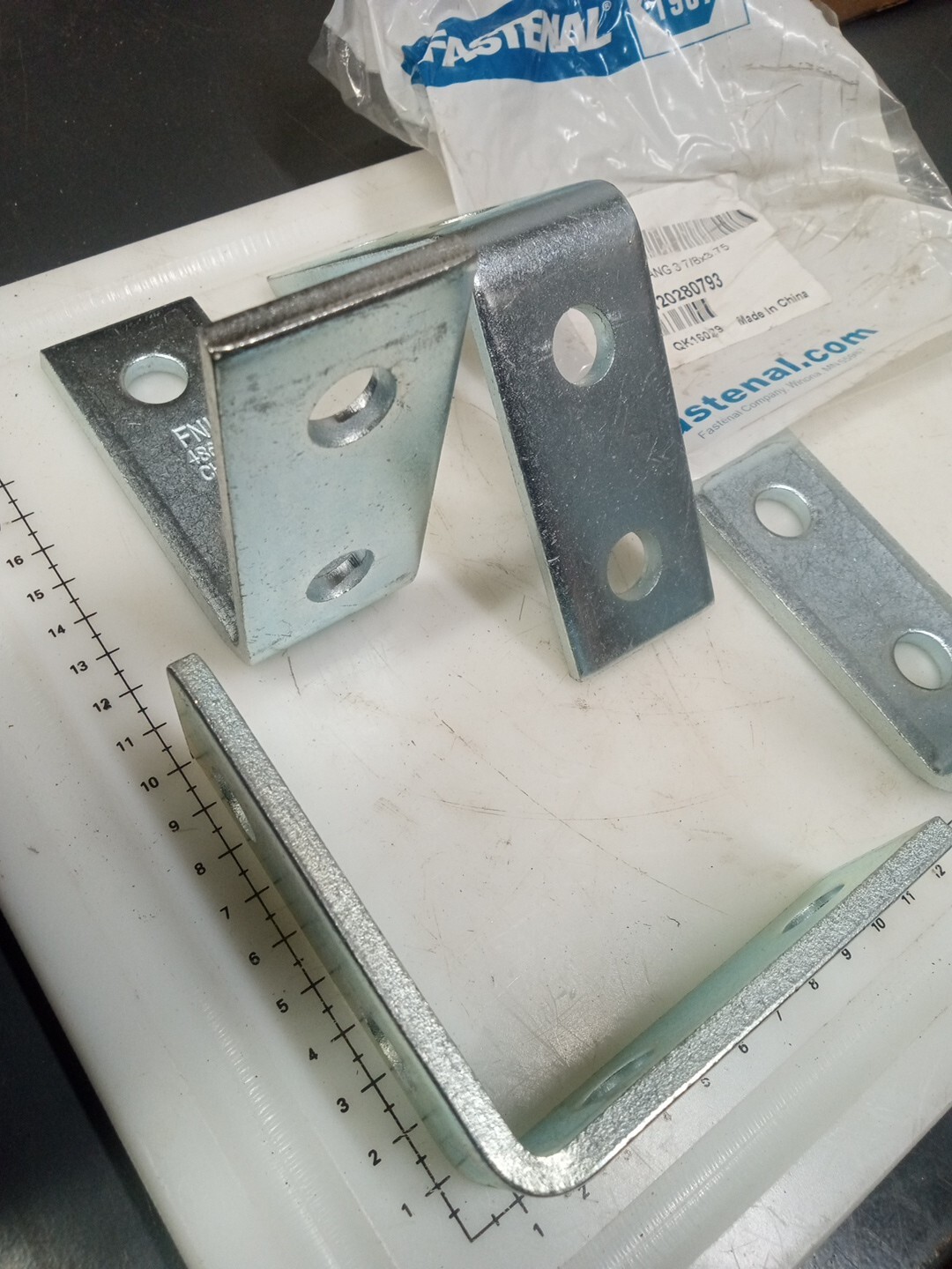 Fastenal 48691 4-Hole Corner Angle Brace 90° Zinc Plated 7/8″ x 3.75 (4- Pack)